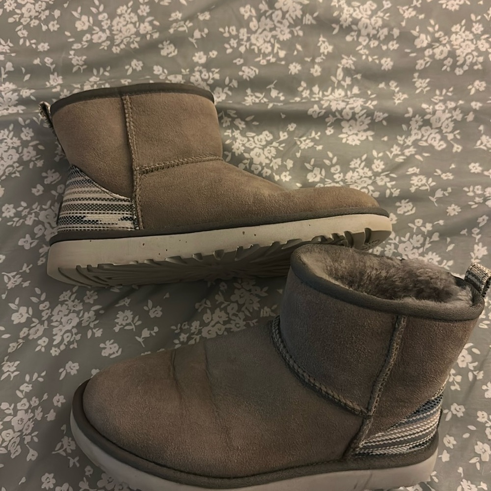 Women’s UGG shorties, special design.